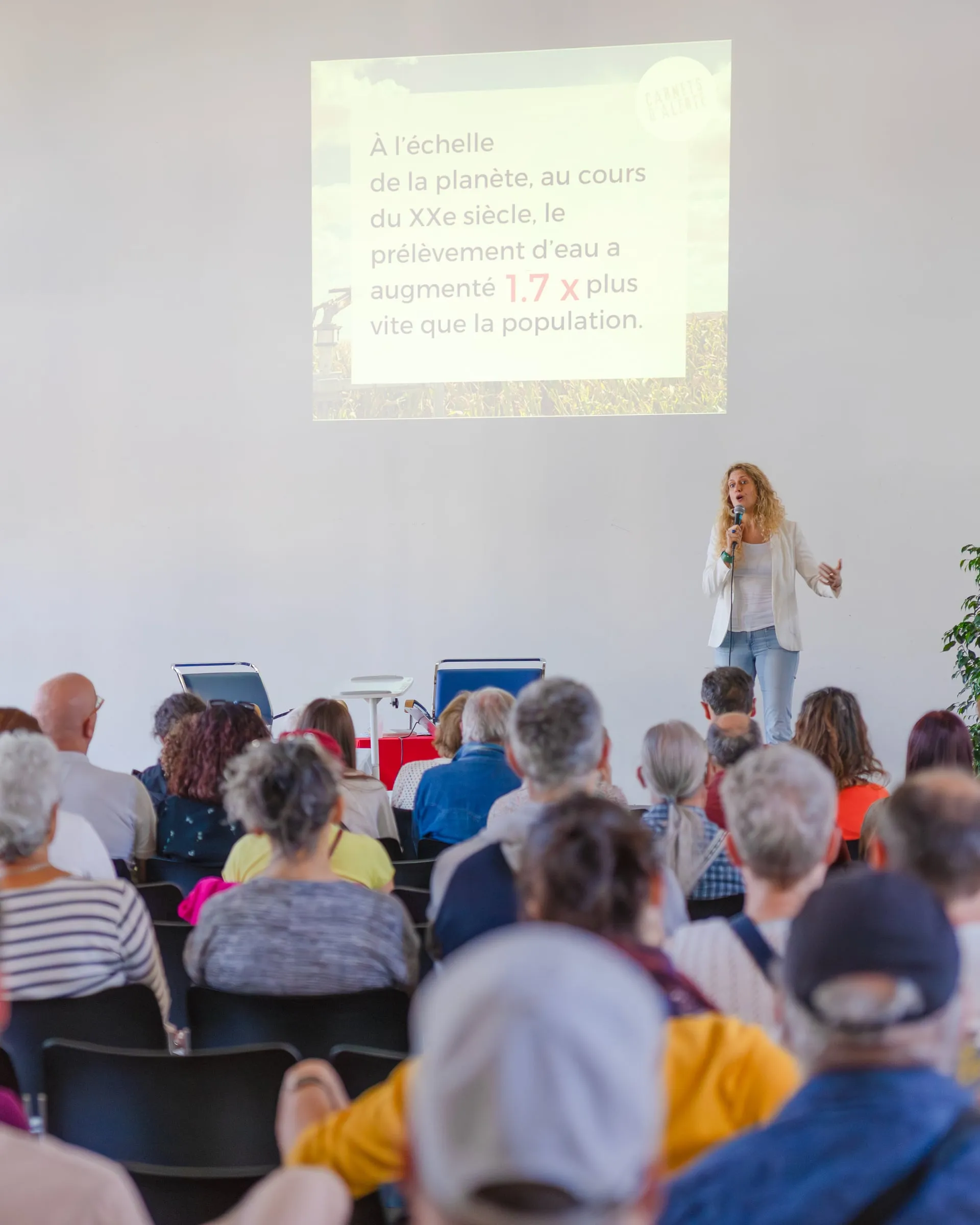 Conférence sur l’eau devant un large public