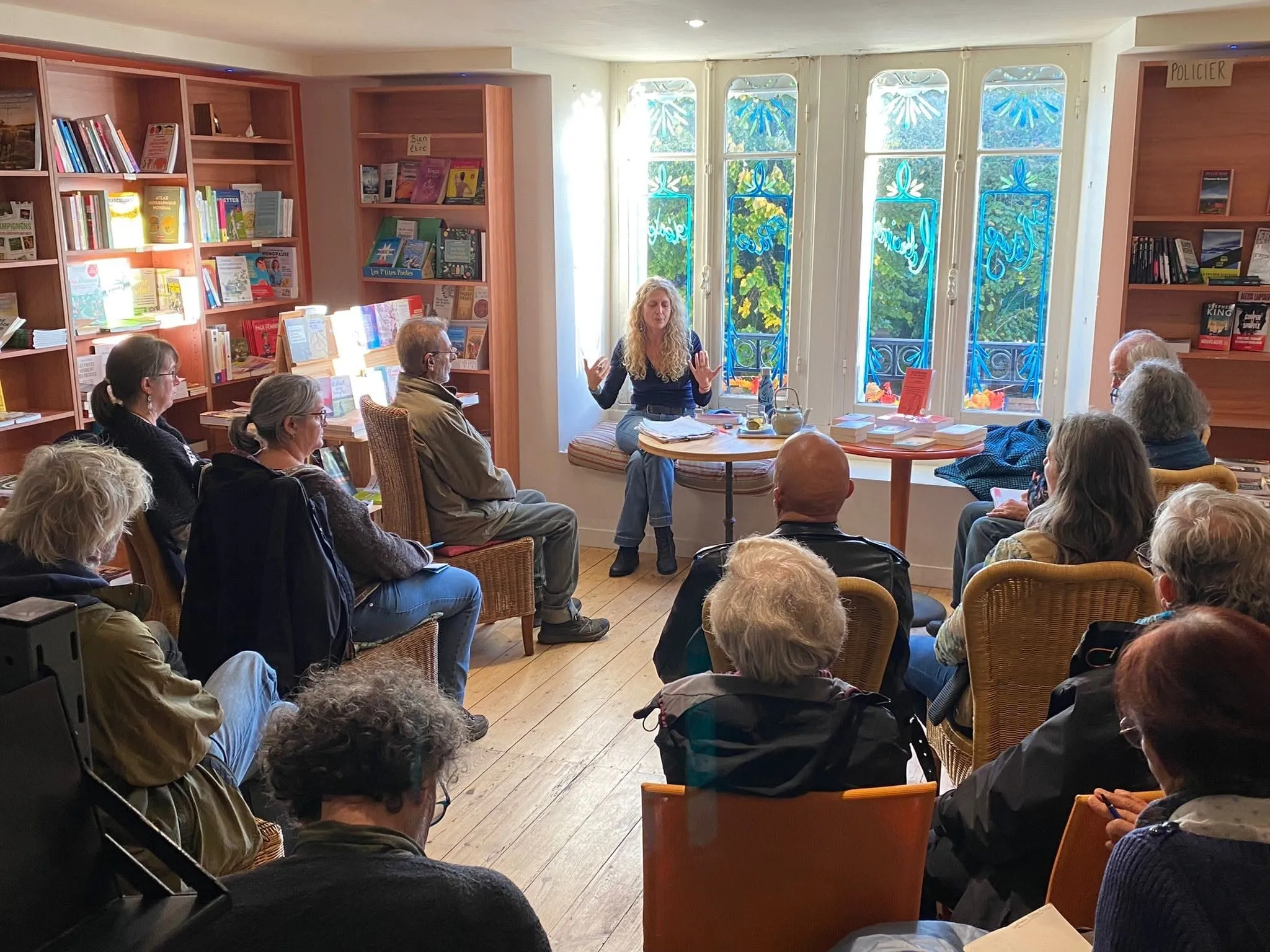 Rencontre avec le public dans une librairie