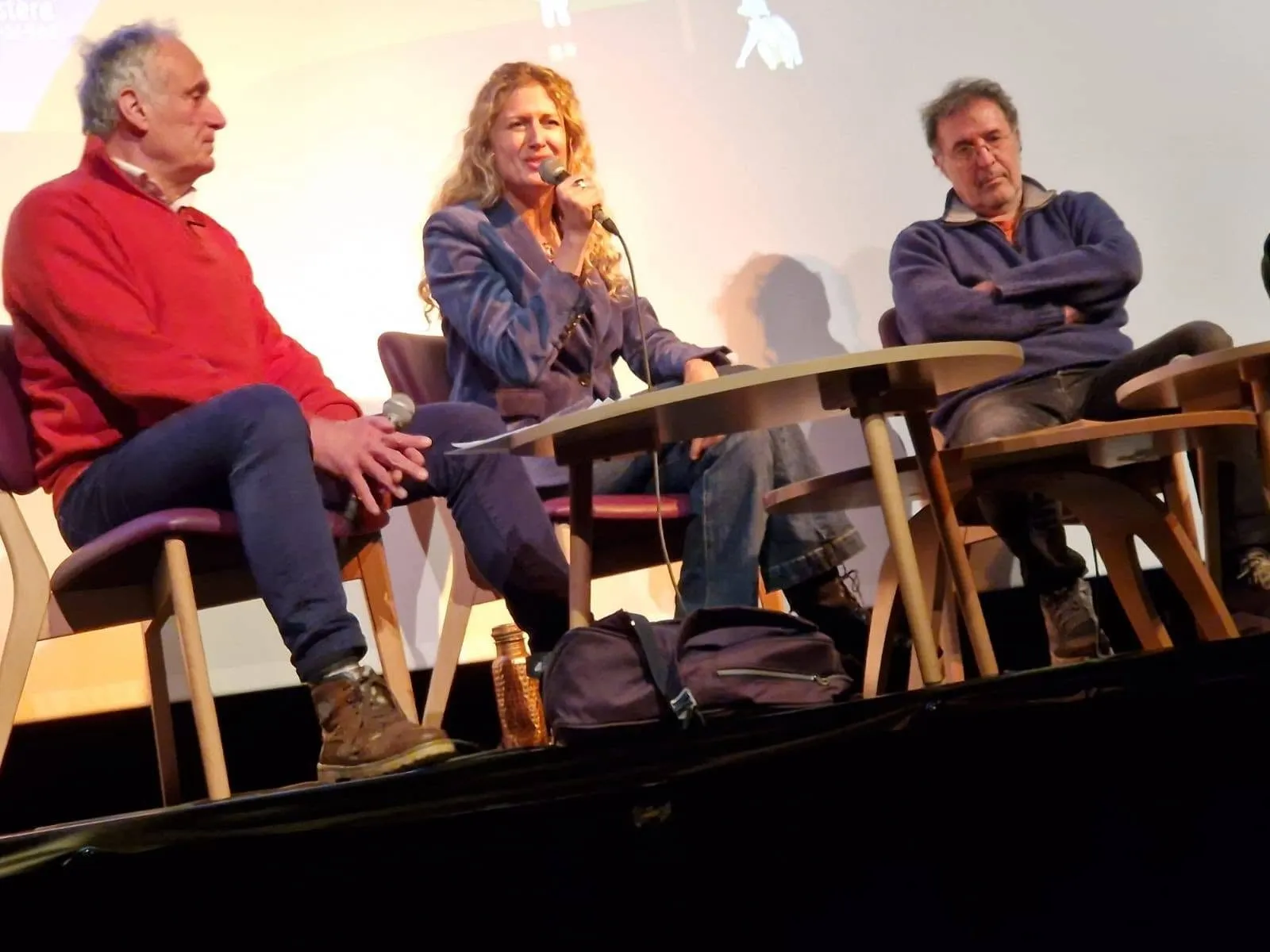 Table ronde sur scène